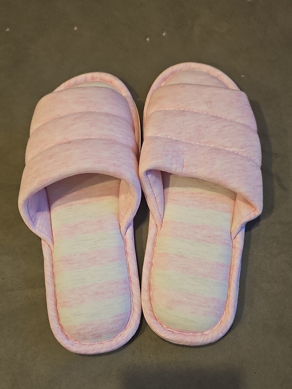 NWOT Women’s Pink Slide Slippers Fits Sz7/8